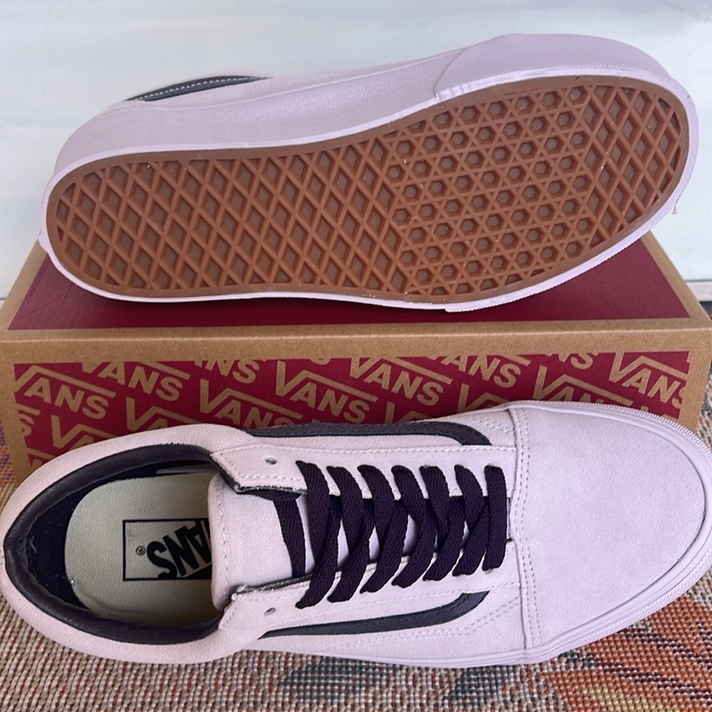 Vans WMNS Old Skool Stackform
Suede Lavender
VN0009PZLAE
Platforms Sneakers - Picture 14 of 16